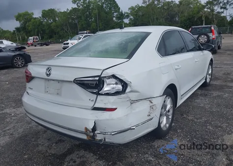 2017 Volkswagen Passat 1.8T S z USA, uszkodzony, nr VIN 1VWAT7A36HC042726